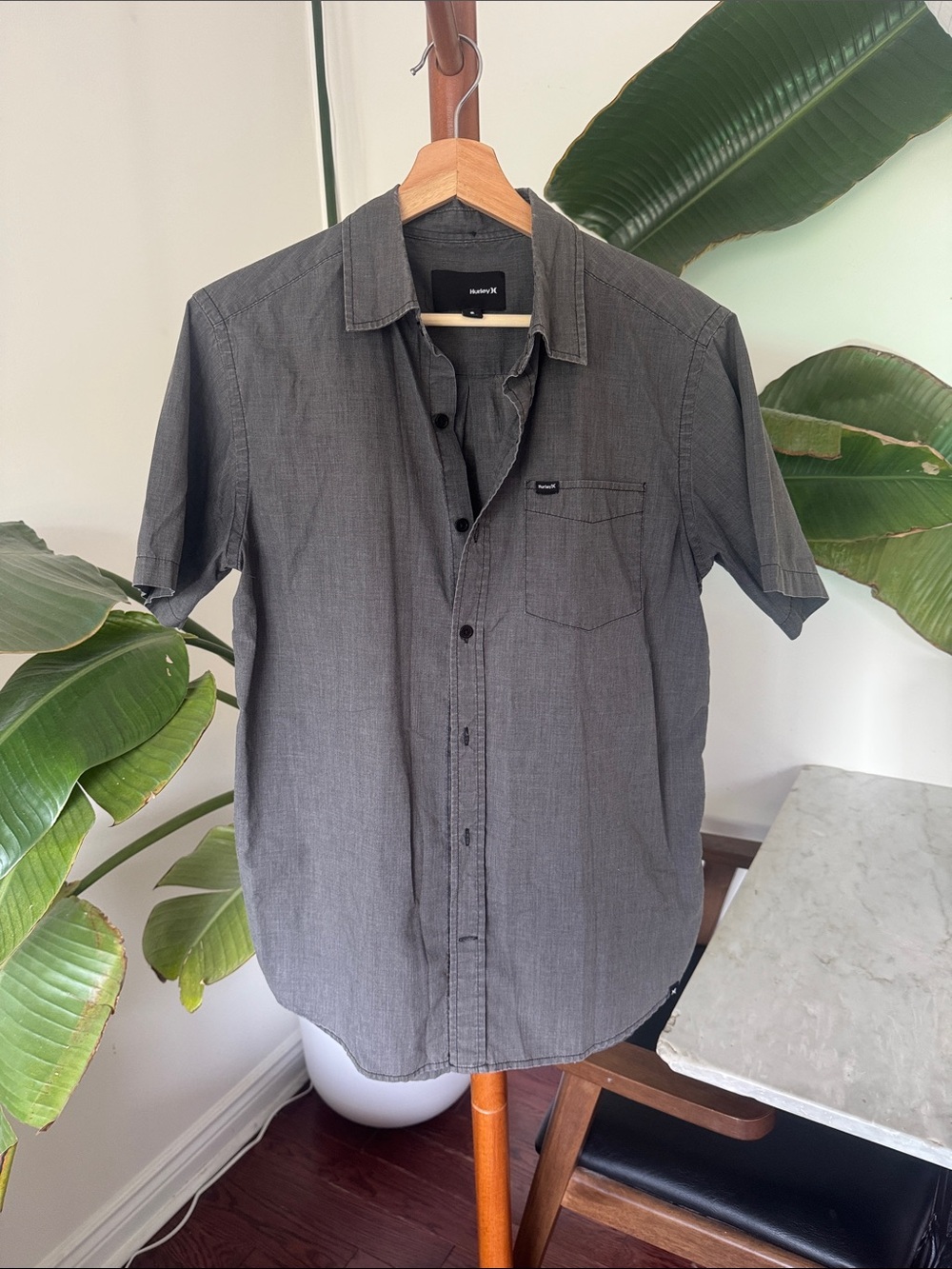 Hurley Men's Short-Sleeve Button-Down Shirt in Charcoal
